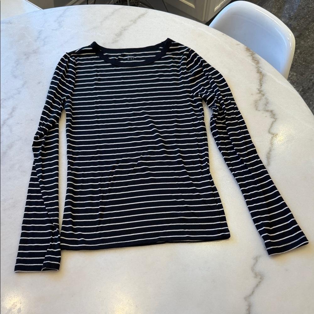 NWOT GAP Striped Long Sleeve Tee in Navy and White